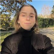 Ciao! sono Martina, una ragazza giovane e solare, pronta per aiutare i vostri bimbi a fare i compiti 😊